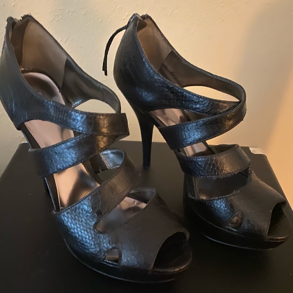 Carlos by Carlos Santana Black Strappy Heels Pumps - Picture 2 of 4